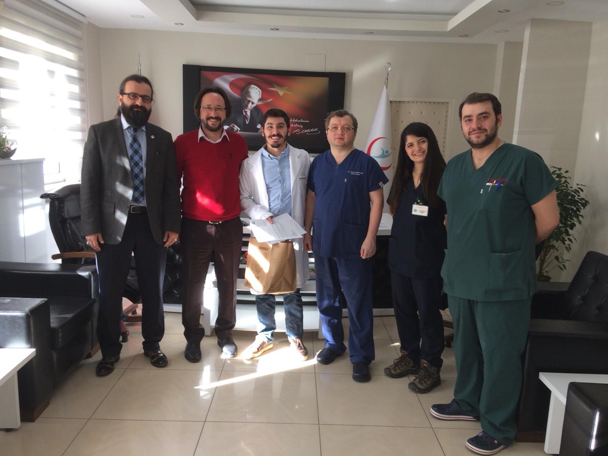 giresuneah's tweet photo. Int. Dr. Daniel Rodor MARINHO, Hastanemizde stajını tamamlayarak Ülkesine Breziya'ya döndü. Genel Cerrahi Kliniği Anabilim Dalı Başkanı Doç. Dr. İlker Şengül ve Hastanemiz Başhekimi Doç. Dr. Kemal Uzun kendisine sertifika takdim ederek başarılar dilediler.
#goodbyeDaniel https://t.co/cqdWtVy0D9