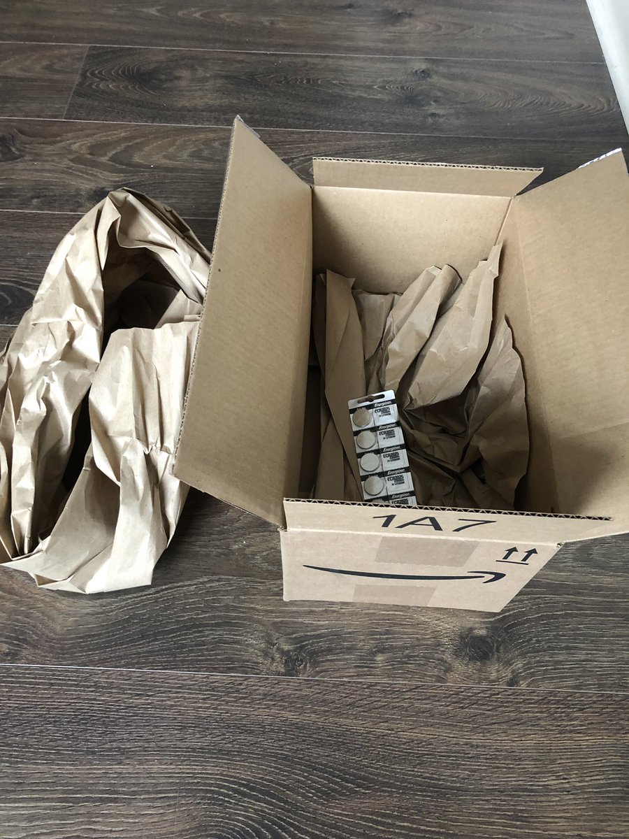 vanbregnard's tweet photo. Are u kidding me @amazon ?
Do you really need to send 5 ECR2025 batteries in that #hugebox ?
Have you heard of something called #envelopes ?
#ecology #transportingair https://t.co/DtiamFyEXm