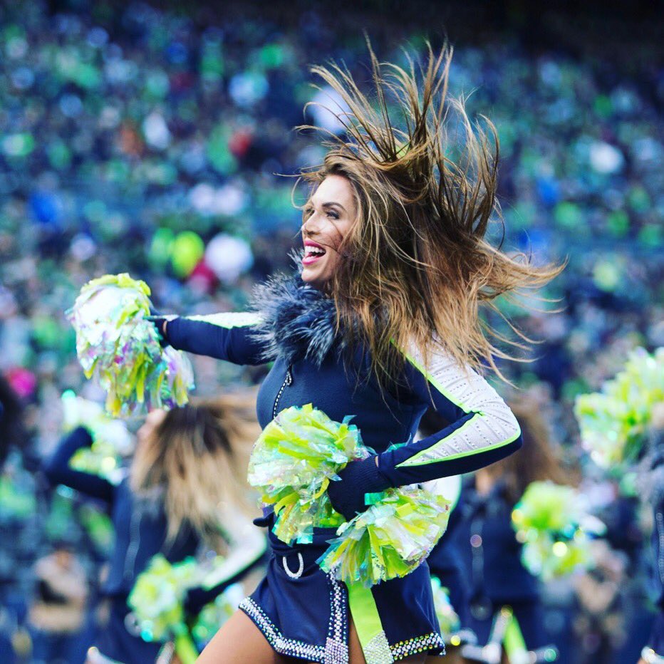 SeaGalBronwyn's tweet photo. PLAYOFF BOUND MOOD 🙌💙💚 #TGIBF #BlueFriday #playoffs #2018SeaGals #GoHawks #2019 https://t.co/I2rFZyMxSb