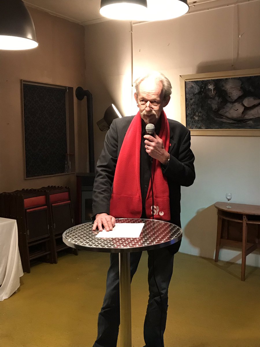LS_Hogeland's tweet photo. Nieuwjaarsspeech van onze geweldige voorzitter Jan DresmΓ©. Na de speech discotijd @cultuurerf met de campagneclub. #SPartytime π
π
πΌπ
π
https://t.co/jVCtTEIcsE