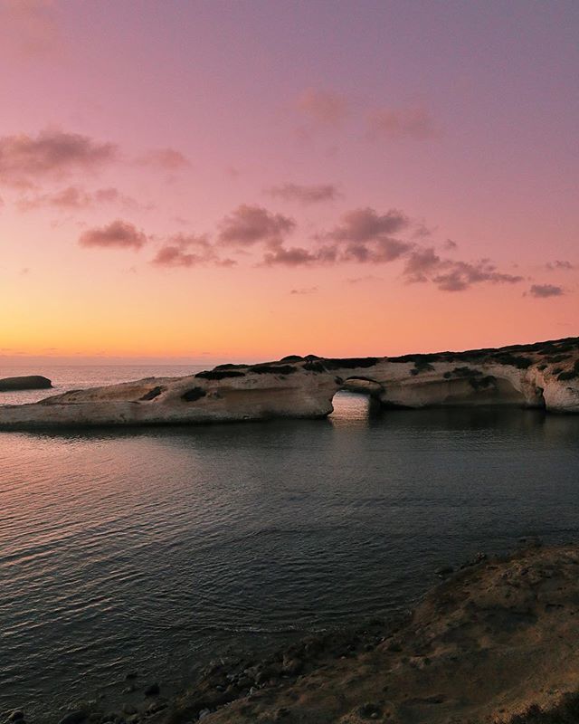 igers_sardegna's tweet photo. Ci sono luoghi, nella nostra provincia, che sono particolarmente ideali per ammirare il momento più bello della giornata. Il tramonto che vi regaliamo oggi, ci porta nel suggestivo arco de S’Archittu, nel territorio di #Cuglieri, uno dei monumenti natura… https://t.co/voXc4Bf0uo https://t.co/7xj6SVrG5A