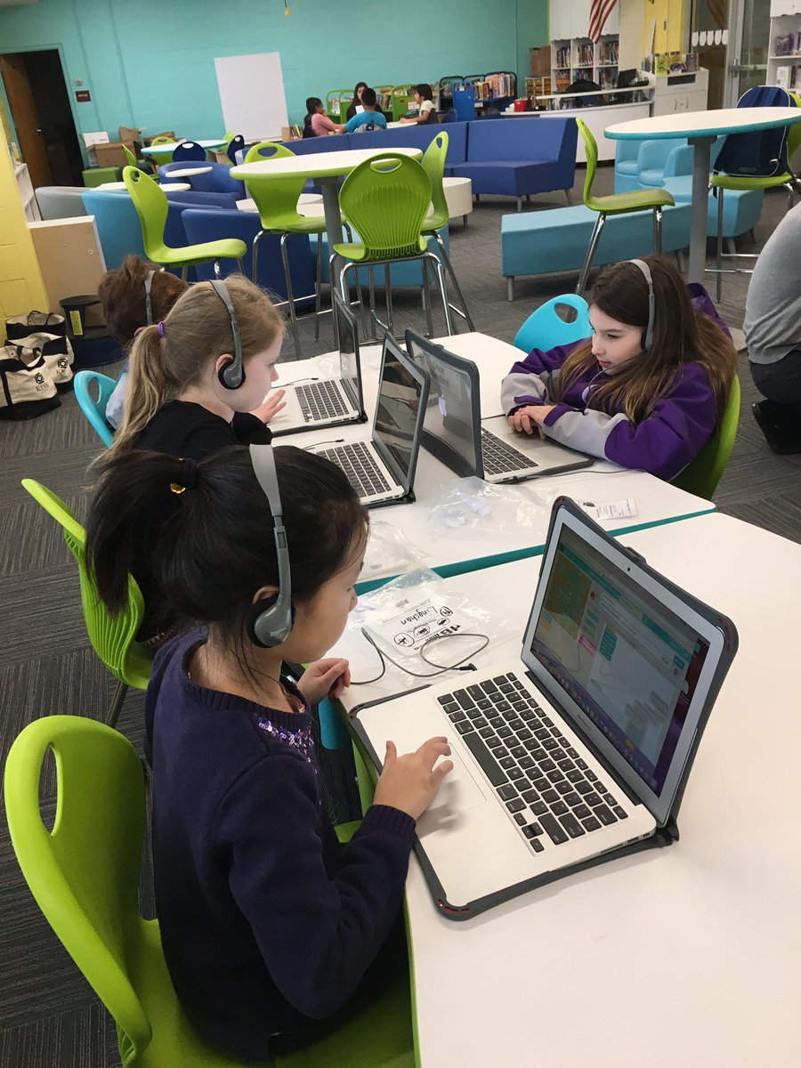 deborahbclare's tweet image. @3rdGradesACharm continues programming beyond the December #hourofcode2018