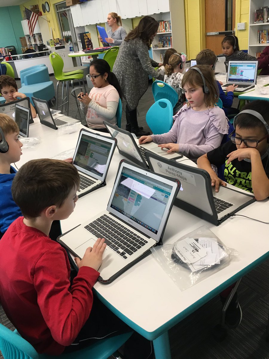 deborahbclare's tweet image. @3rdGradesACharm continues programming beyond the December #hourofcode2018