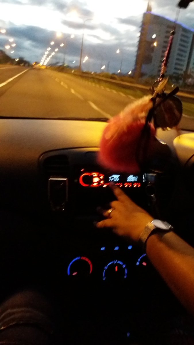 BiNaRai0891's tweet photo. Drivg bak home
#RainyDay https://t.co/mPKEyk0WxV