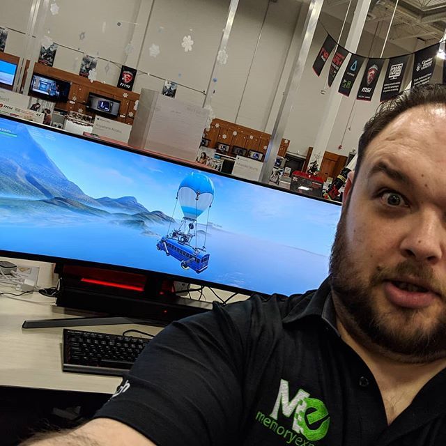 tehJoshie's tweet photo. #yearoftheselfie - Day 4
Returned to from days off to find this super ultra mega ultra wide beast on demo with our NukaCola build. Yay computer things. Is this too much monitor for you?
#officialmemoryexpress https://t.co/HN8Sv73n0E