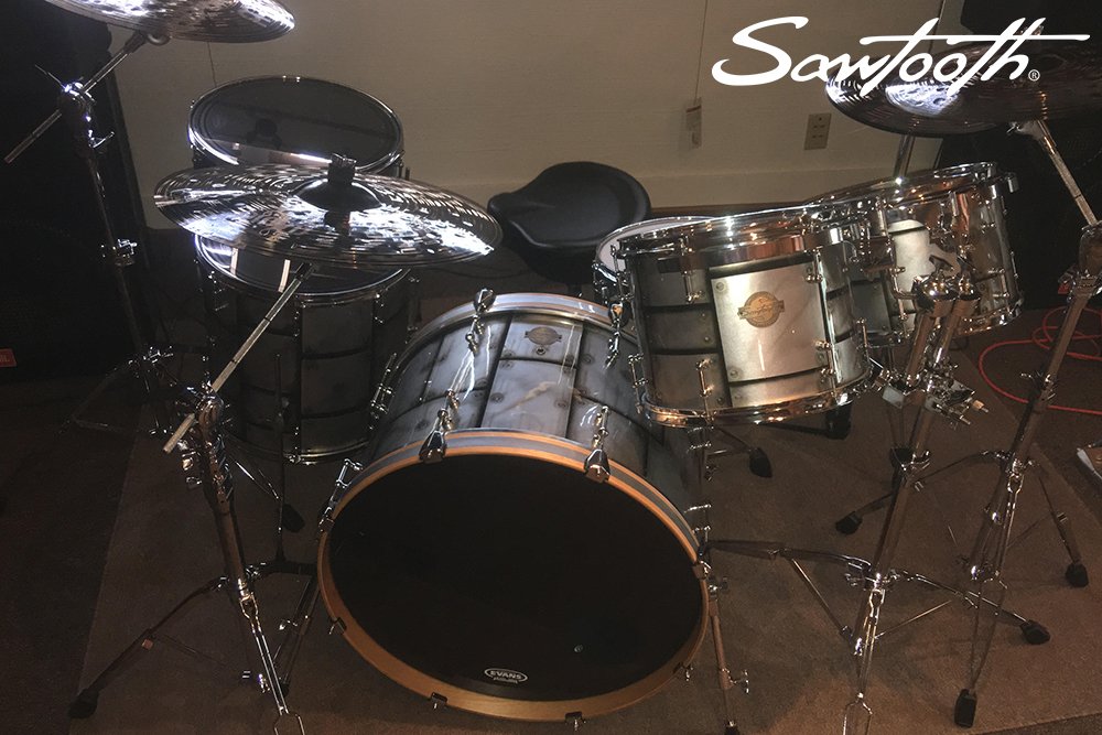Sawtooth_Music's tweet photo. A custom paint job on Vinny Appice's Command Series Kit done by the amazing Mike Eckel. How does it look?
Learn more about Vinny's kit here: https://t.co/2zuK5GRLZo
#VinnyAppice #Drum #MikeEckel #Appice #Drums #CustomDrumKit #CustomDrums #Sawtooth #SawtoothDrums #CommandSeries https://t.co/s5S8nG2eVQ