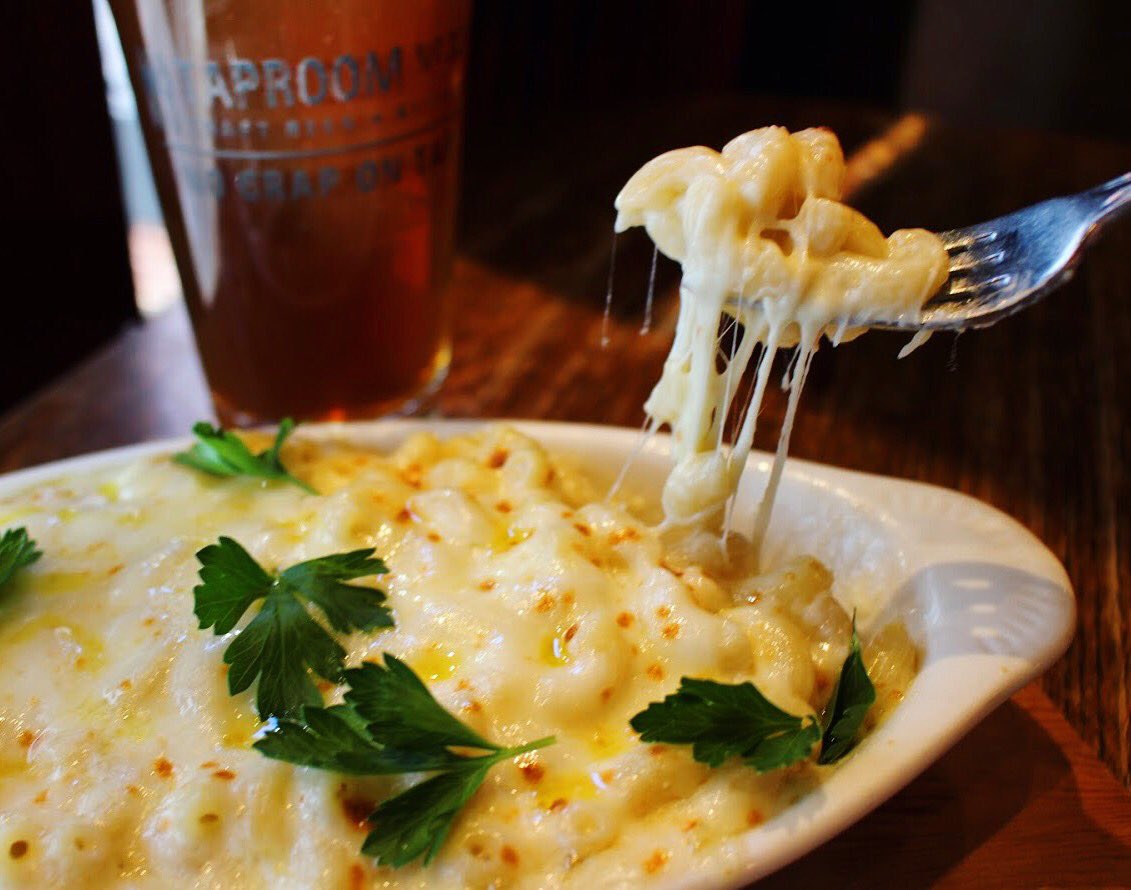 Stop by for some Truffle Mac and Cheese! 🧀 #tgif #treatyourself
#yum #truffle #macandcheese
#macaroni #pasta #cheese #cheesy #noodles #cheesepull #comfortfood  #foodstagram #thedailybite #sogood #food #lovefood #foodphoto #nyc #nycfoodie #instayum  #hungry #topcitybites