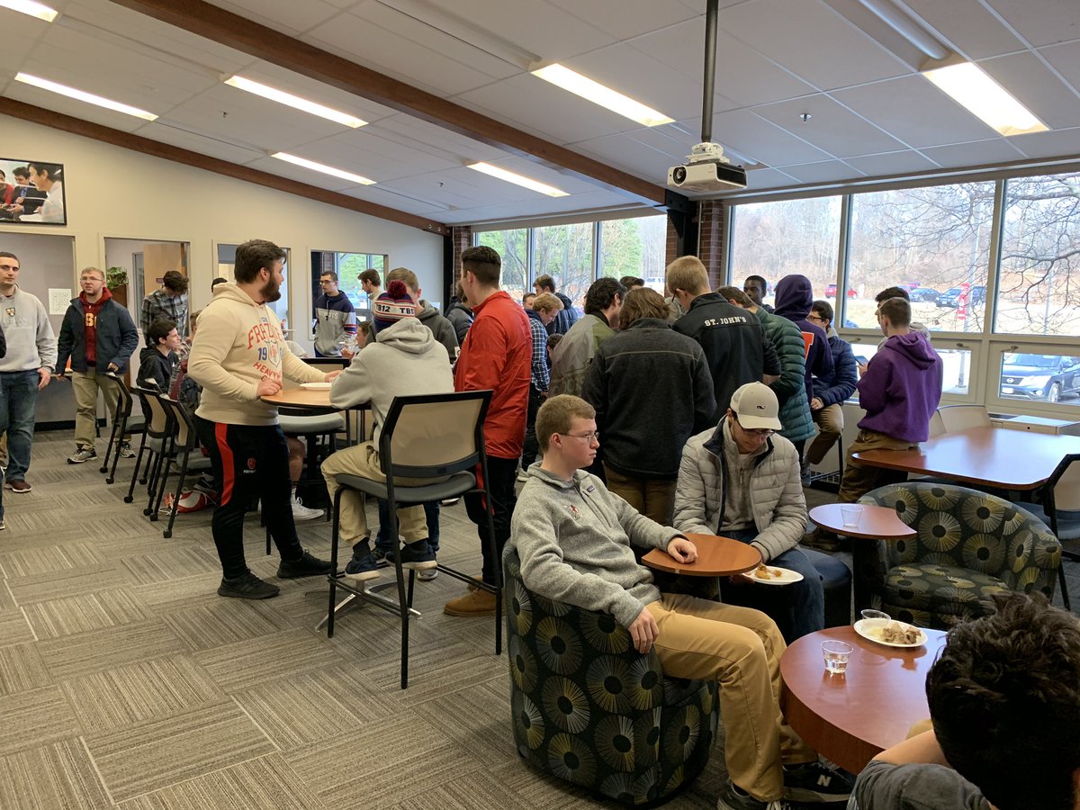 Welcome back #Classof2018 for Wingfest!  Great to have you all back - great turnout!!  <a href="/SJShrewsbury/">Saint John's</a> #BeAPioneer