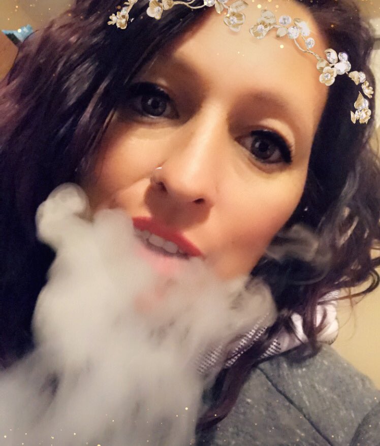 SIERRAM227's tweet photo. #lovethesmoke #vapeclouds #justme #mylifemyway #psycho #🤪 https://t.co/mQky6diZEW