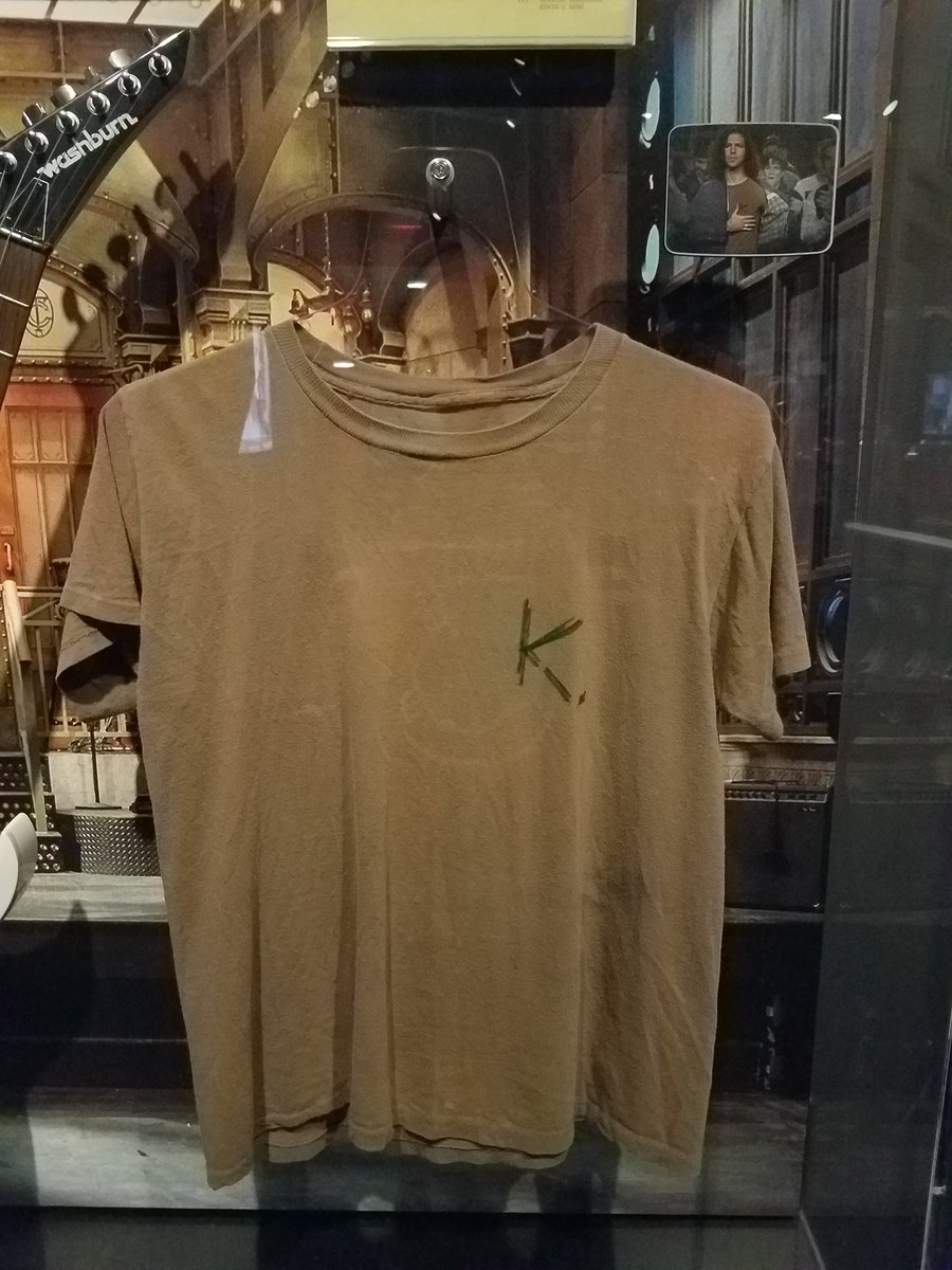 NirvanaFanatics's tweet photo. I'm at the Rock and Roll Hall of Fame. Here's a picture of the shirt Eddie Vedder wore to pay tribute to Kurt on SNL in 1994. https://t.co/x8GNUHUMOv