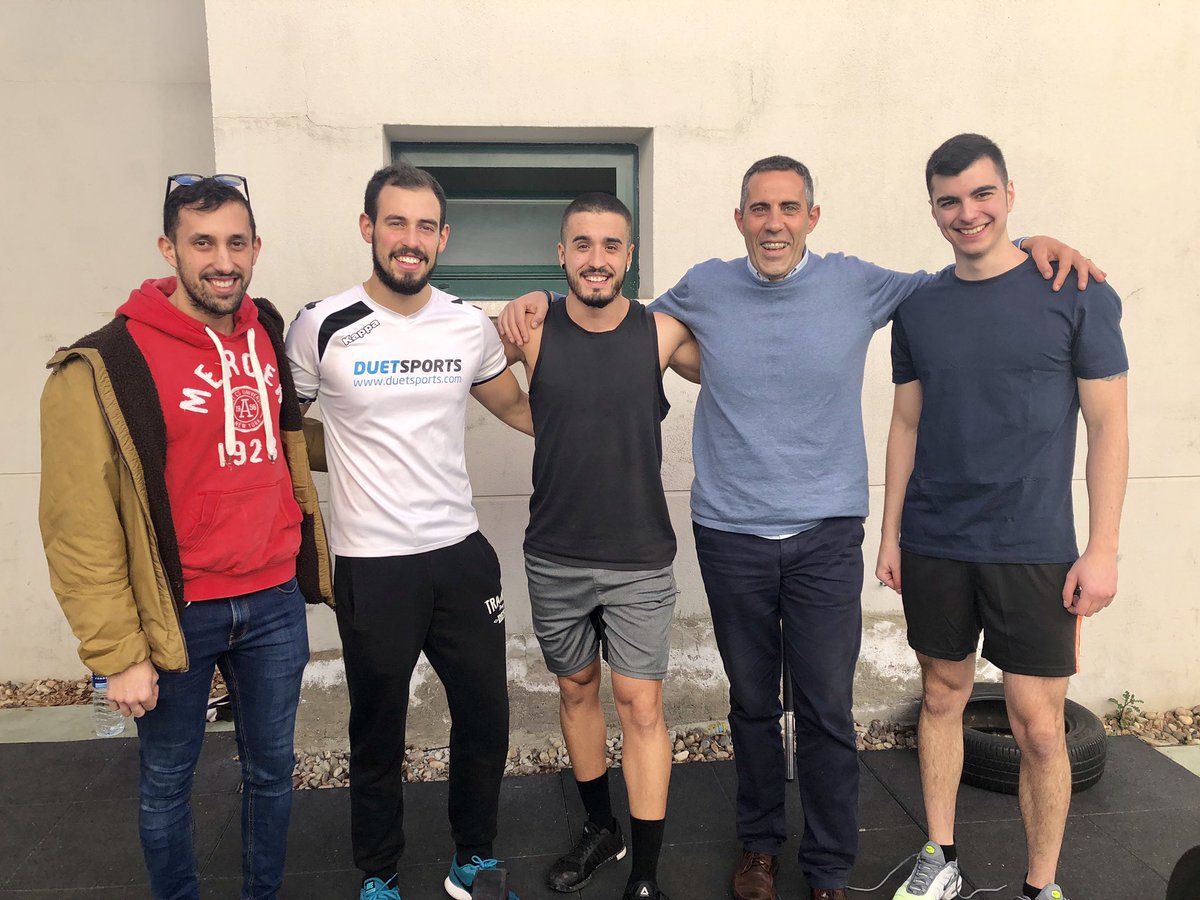 IakiMolina3's tweet photo. Qué gran visita hemos recibido hoy en #duetlasrozas de nuestros compañeros de @DuetFit !!
Muy felices de que estéis hoy con nosotros!!
@duetsports 
#happy
#duetaddicted
#apor2019 
🙌🏻🙌🏻🙌🏻🙌🏻👊🏻😁 https://t.co/ea1q5o2p6l