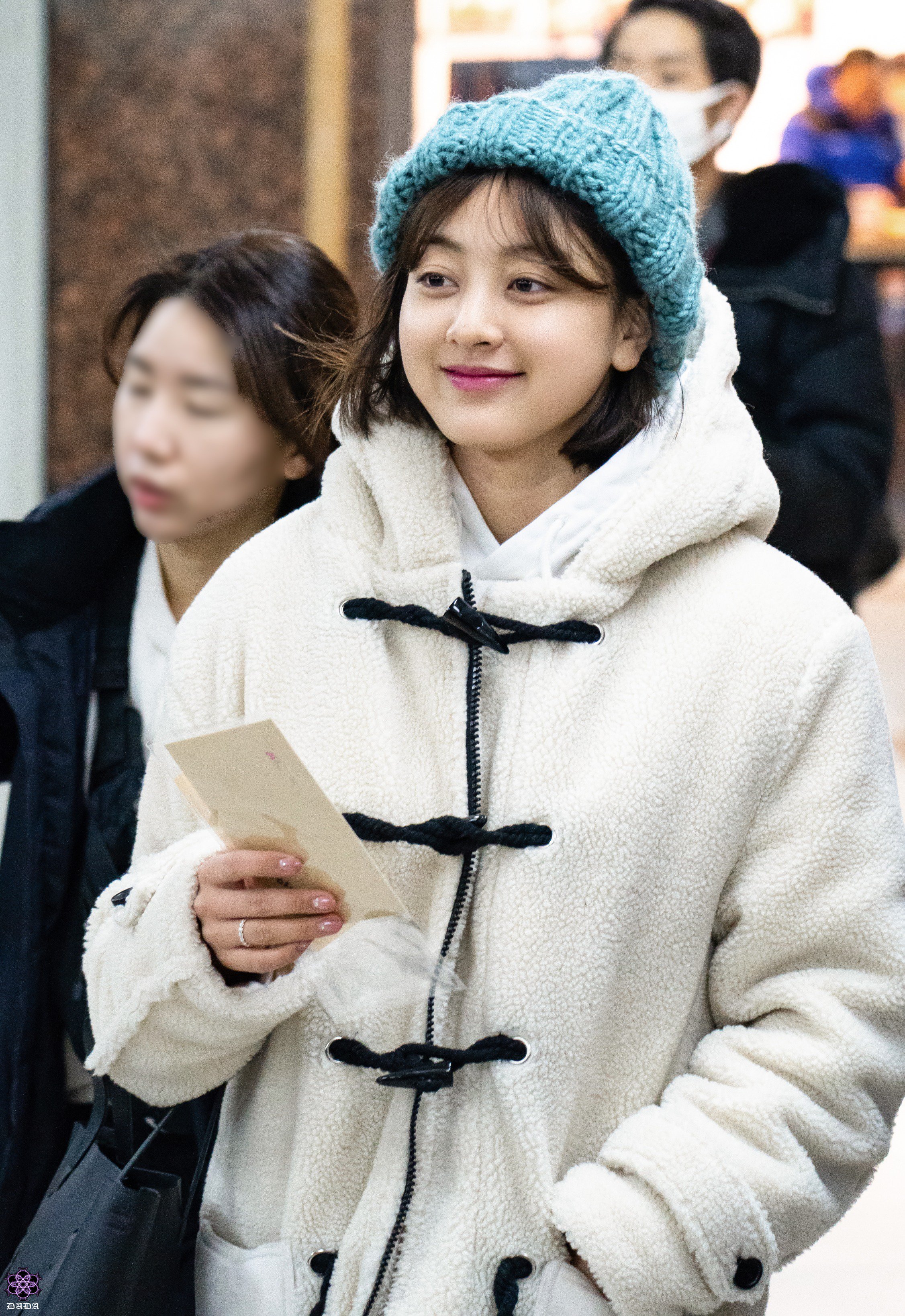 DwFAn0rU8AIC2An.jpg:orig