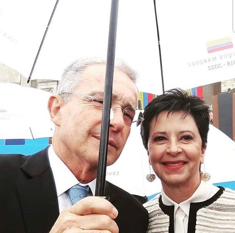 anaisahoyos's tweet photo. @PatronaDelGueto @AlvaroUribeVel @JuanManSantos @Tutina_deSantos Perdón??? https://t.co/j51dZGJSeY