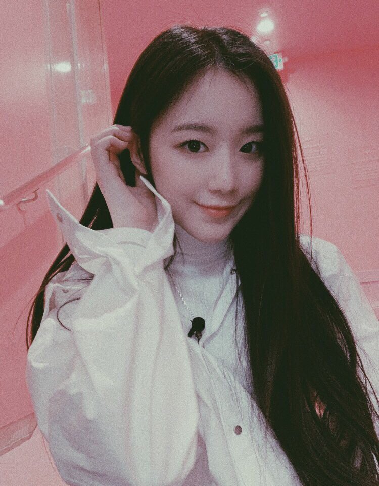 huadetails's tweet photo. — ♡ hi! this is a new twt account for (g)i-dle's maknae shuhua!

i'd be so happy if you retweeting this  twt and following me. thank you, i hope you like my account ♡ https://t.co/dnyFPmKW5U