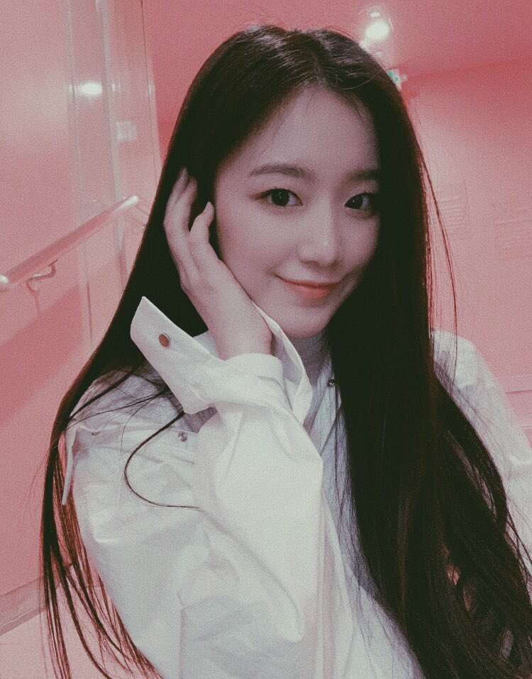 huadetails's tweet photo. — ♡ hi! this is a new twt account for (g)i-dle's maknae shuhua!

i'd be so happy if you retweeting this  twt and following me. thank you, i hope you like my account ♡ https://t.co/dnyFPmKW5U