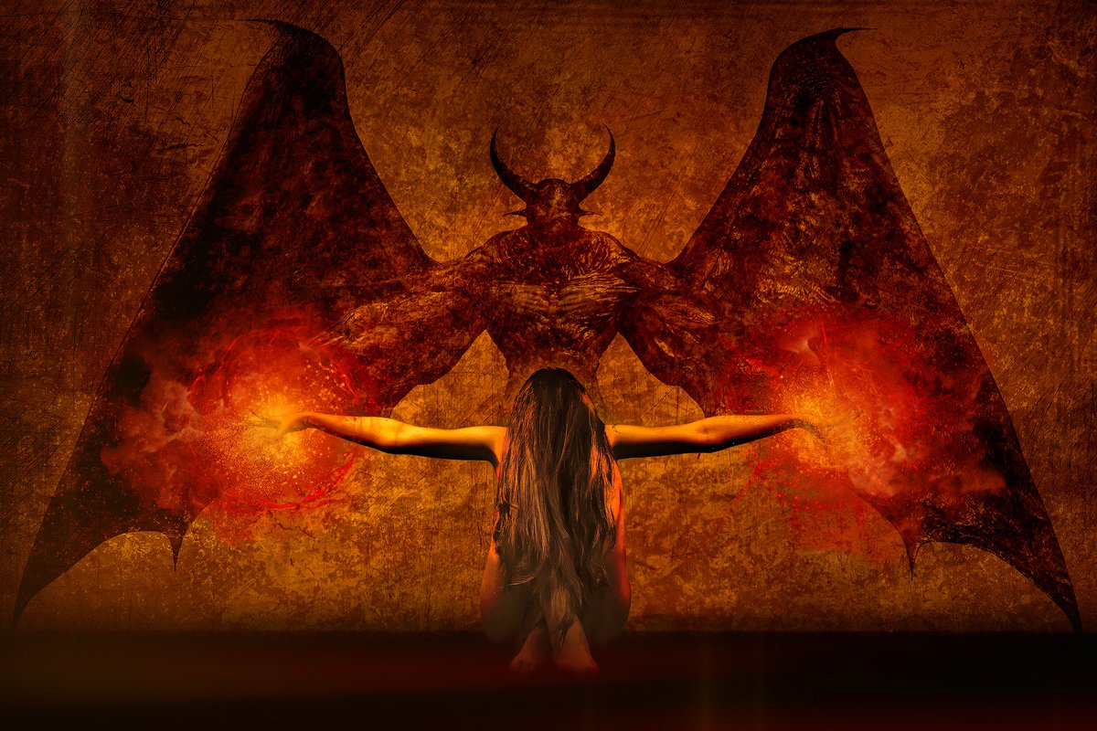 HellenCauldron's tweet photo. #TFG3
29.1 Ante ti se forma una nube de humo espectral que se retuerce. En su sinuoso movimiento distingues dos figuras; una, de largos brazos acabados en garras y semblante que muestra la carne roja y sangrante, sostiene en volandas a la Dama, inconsciente. La visión desaparece. https://t.co/pHPbJ4NlqW
