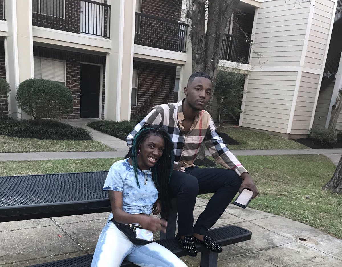 icoachplayas's tweet photo. it’s crazy how one moment you’re with someone & the next their gone. it’s Friday & JUST wednesday night you was taking me to the store. Too many memories was made with you & the girls last year for this to be real 🥺 praying for the family man #RIPMon https://t.co/mgPT1wvt2V