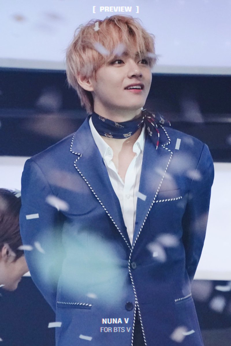 BLizkook's tweet photo. MY IDOL!!!!!!!!!!!!!!!!!!!!!!!!!!!!
The most handsome person in the world !!!
I will always support you ....
A.R.M.Y will always watch over you !!!😇😇
~Su~ https://t.co/AebdAKst4u