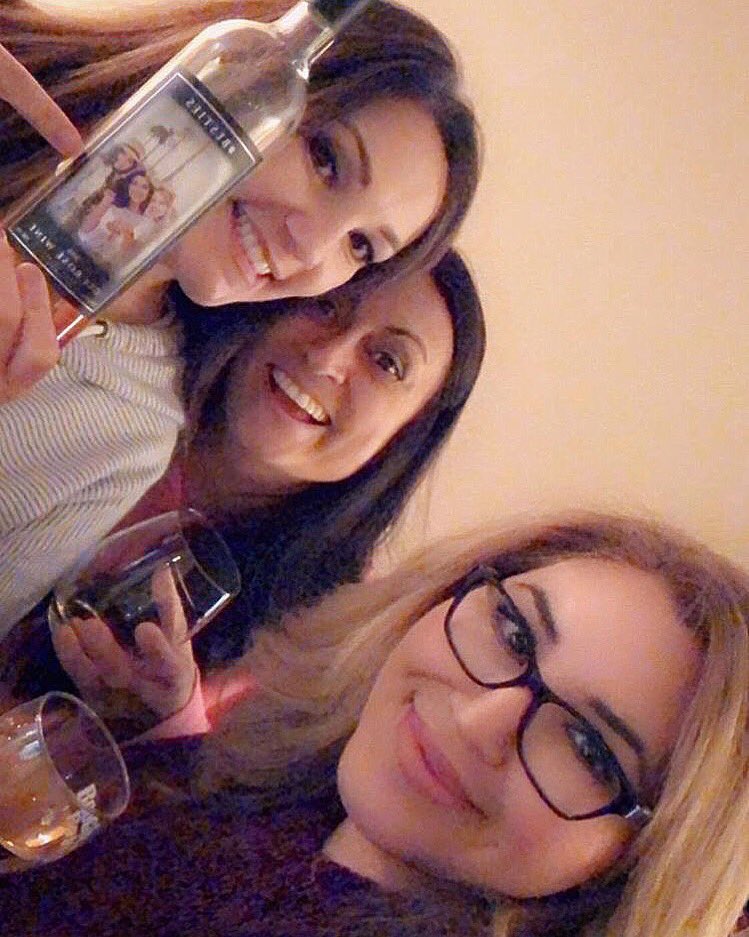 TrendingCTails's tweet photo. #BestiesWine witjbyour #Besties by @TrendingWine @TrendingInnOak1 #NextGeneration 📲#Viral Wines! A #Lifestyle #Wine Brand 
By @TrendingWine 
#TrendingWine
Leaders of ~
"The New Old-School" #Oakland #BayArea #NapaValley #Photography https://t.co/ulQaozi9V7