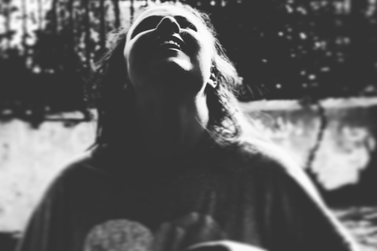 MariGower's tweet photo. Playing with shadows can be a hobby.

#elysianphotography #photography #dramatic #portraiture https://t.co/a7AGRoDJRC