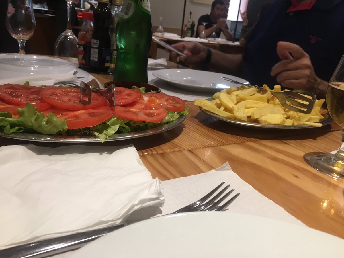 knit1slip1psso's tweet photo. Birthday celebration lunch in #camaradolobos #opolar good quality ingredients cooked some moly and well! #sharingmadeira https://t.co/pzJNaYtTmw