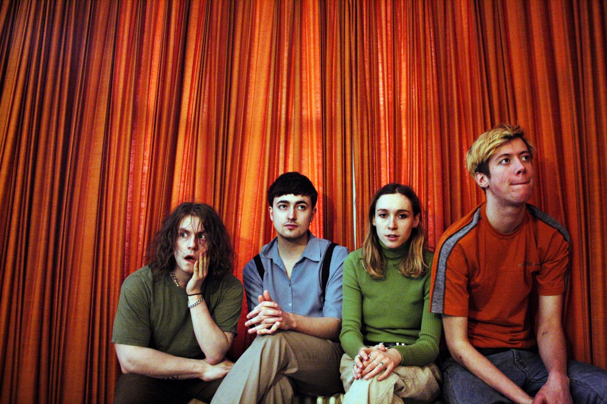 CyrilKmu's tweet photo. Toutes les semaines aux @lesinrocks on va tenter de faire découvrir un cool groupe. Pour le premier, voici @sorrybanduk bien parti pour être la sensation rock indé de 2019 en Angleterre https://t.co/pKl1NWCsgi https://t.co/8GUE2e2nxb