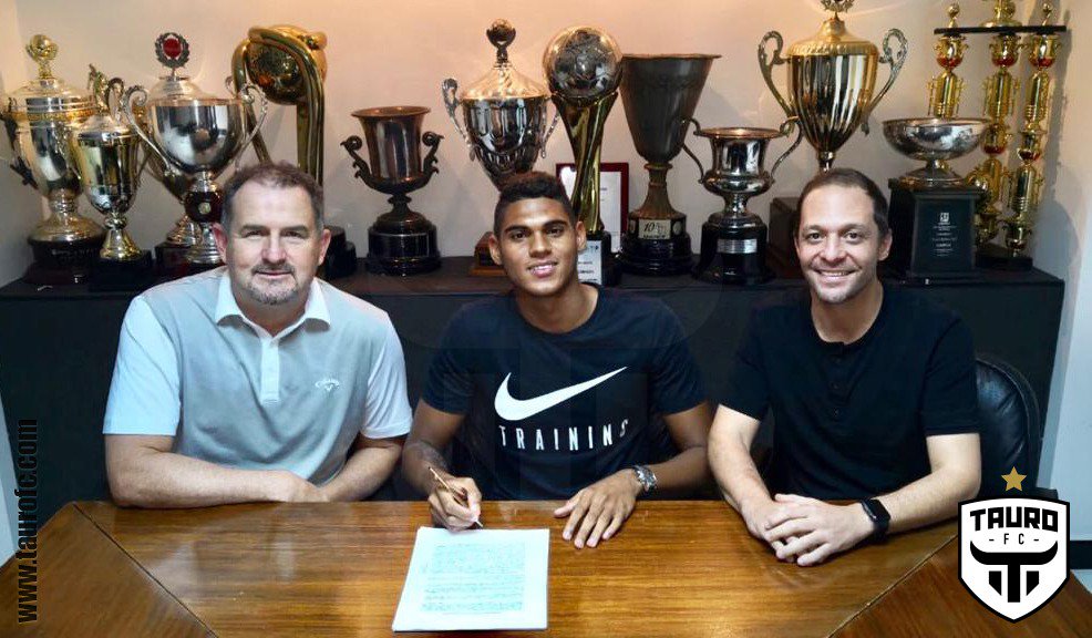 TauroFC's tweet photo. ⚪️⚫️ Tenemos el grato placer de anunciar que nuestro delantero ⚽️ taurino y de la Selección Nacional @fepafut 🇵🇦 @diaz_saed, ha sido cedido a préstamo con opción a compra al @BSteelFC @PhilaUnion durante todo el 2019. Éxitos... https://t.co/GFiZzPqC0l