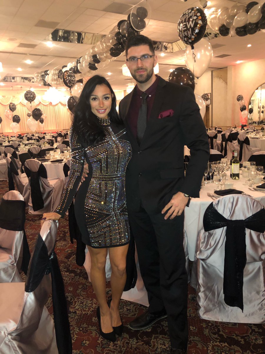 oliviamancuso__'s tweet image. What. A. Night. #NYE2019 #engagedaf