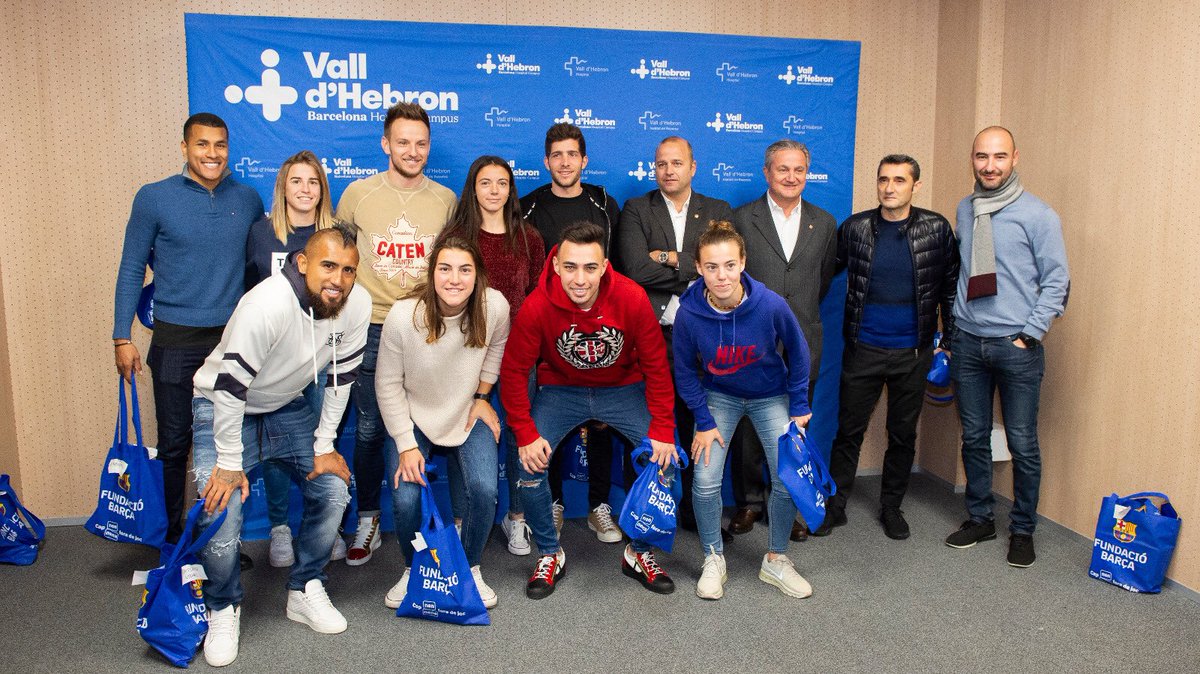ivanrakitic's tweet photo. Compartiendo un día muy especial con los más pequeños 👏😊
Sharing a special day with the kids 🙌😃 #ForçaBarça 🔵🔴 https://t.co/uKFtE2tH3t