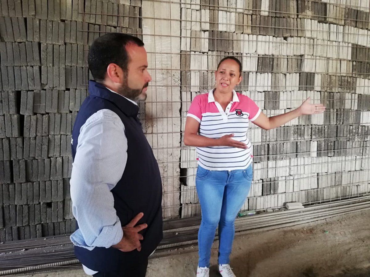 JorgeWated's tweet photo. Karina Fuentes, emprendedora guayaquileña levanto su negocio de material de construcción y ferretería gracias al apoyo de @BanEcuadoBp, que otorgó un crédito de $15.000 ubicado en Flor de Bastión. 

#BanEcuador #TeHaceCrecer https://t.co/gvtHOHDhJj