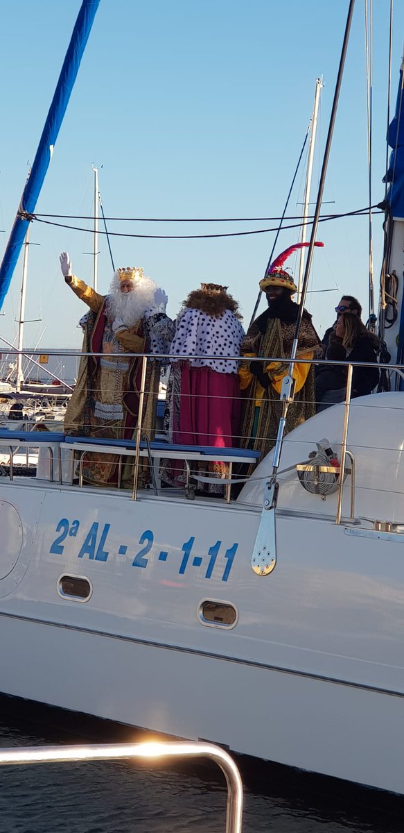 RTVMarbella's tweet photo. ¡Los Reyes Magos ya están en #Marbella! Acaban de llegar al @PuertoMarbella e iniciarán un pasacalles caminando que les llevará a la Plaza de la Encarnación, donde se les entregarán las llaves de la ciudad a las 18 horas antes de que acaben descansando en el Castillo. https://t.co/JFINdFFzmA