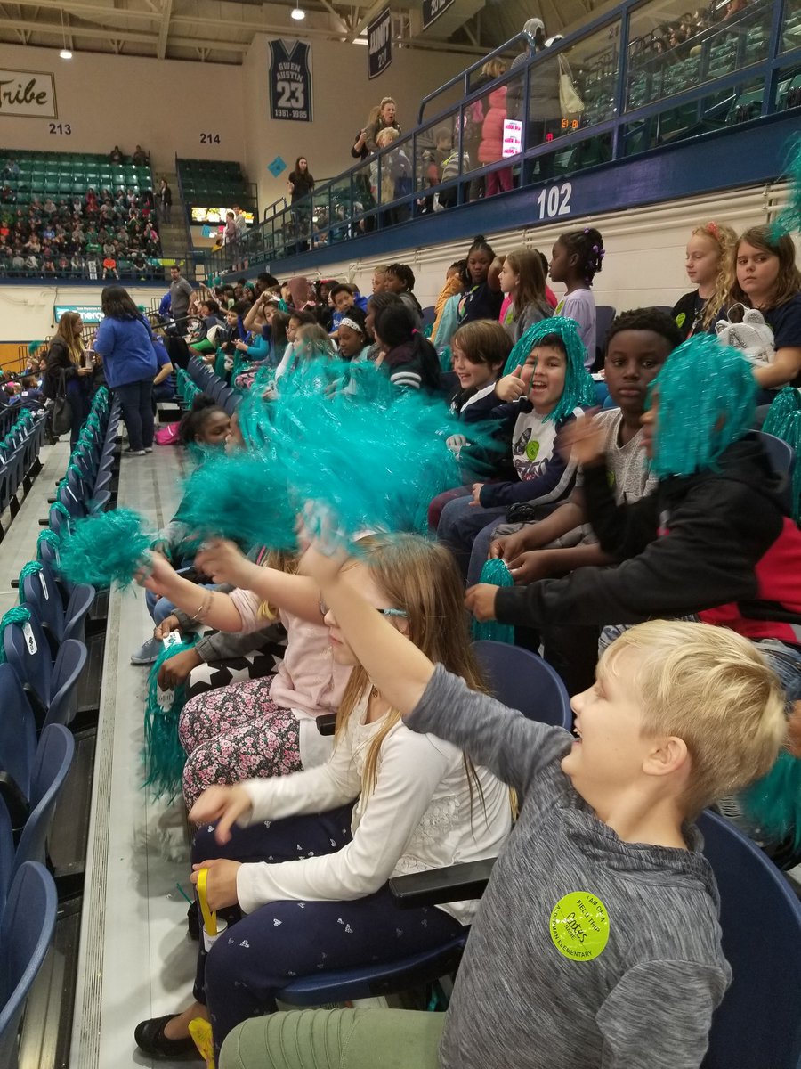 candacecates's tweet photo. @AldermanEagles watching the @UNCWilmington Seahawks play basketball.  #nhcschat #flyseahawks https://t.co/PPse6O5RqT