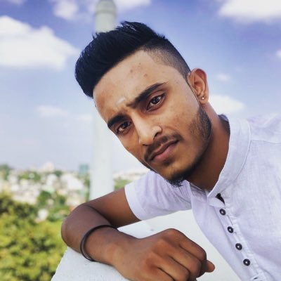 Dhusanthan6's tweet photo. New year 😘😘#NewProfilePic https://t.co/fbLun3phDo