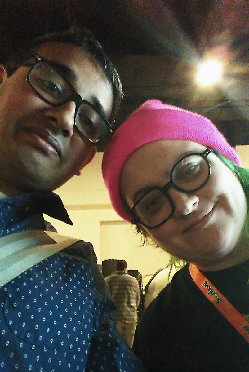 BeamSplashX's tweet photo. met my pal @barelyconcealed who did that good vanquish art for the podcast and is running the #1000ButtonProject booth here at magfest RIGHT NOW. by the big projector at the back https://t.co/gv2DQLXjt7