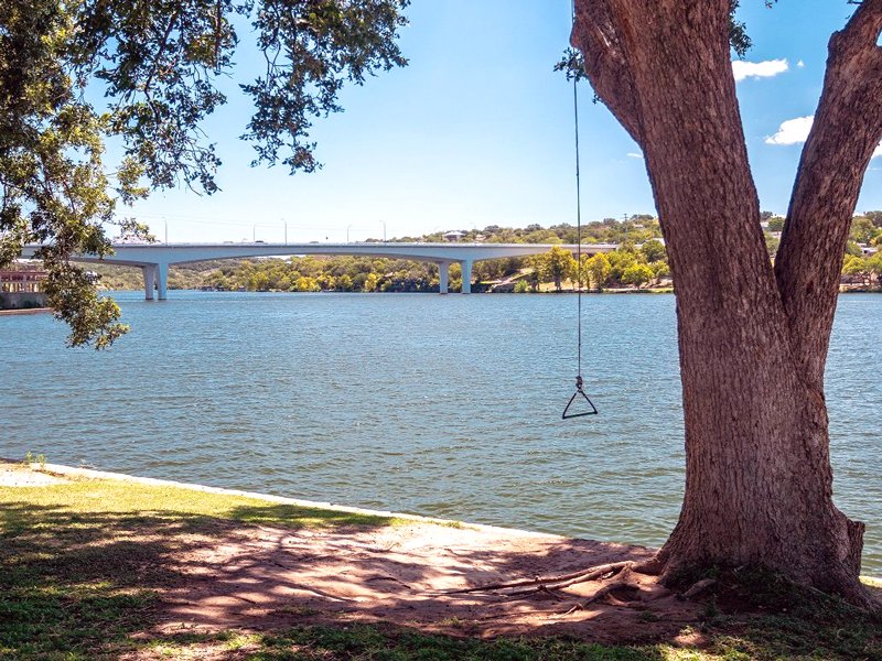 With its abundant historic sites and jaw-dropping scenery, Marble Falls is ready for its close-up. The Texas Film Commission recently designated the city as a #FilmFriendly Certified Community. #TexasHillCountry #MarbleFalls ow.ly/yV4750k6ox4