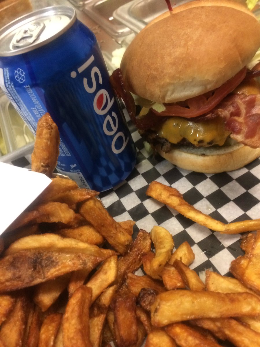 HINTONBURGER's tweet photo. Get a FREE combo when you purchase a $25 gift certificate! 🍔🥓🔶 #free #freeburger #supportlocal #stayindependent #hintonburg #ottawa #mechanicsville #localottawa #farmtotable #freshlocalbeef @obrienfarms #farmersfeedcities #superiorquality #ottawasbestburger #ottawasburger https://t.co/xyeDywsMhC