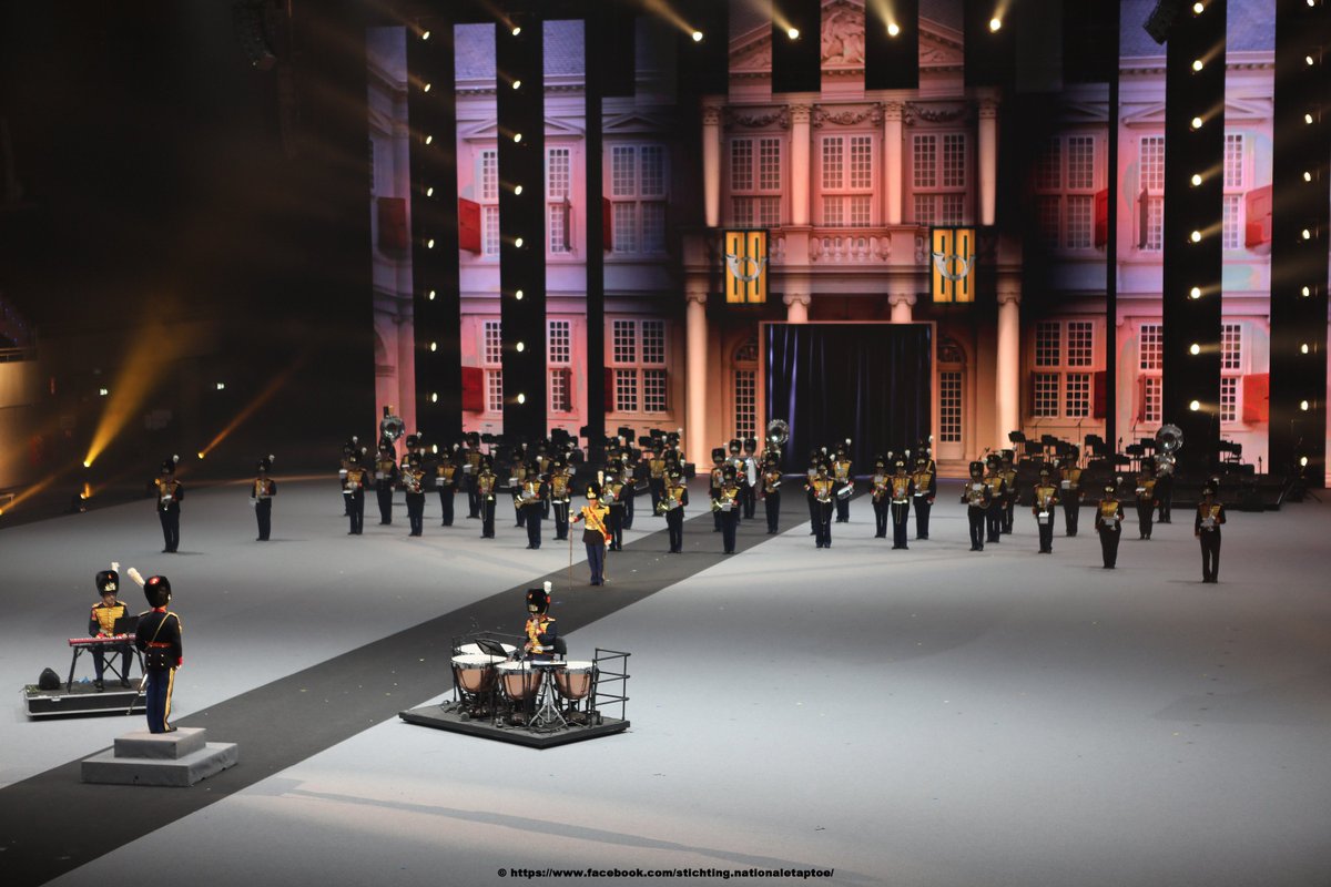 Foto gemaakt tijdens de Nationale Taptoe 2018 met op foto de Koninklijke Militaire Kapel Johan Willem Friso <a href="/kmkjwf/">KMKJWF</a> 
Kaarten voor de Nationale Taptoe 2019 kunnen worden besteld via de site van de Nationale Taptoe. nationaletaptoe.nl
#kmkjwf #taptoe #ahoy #rotterdam