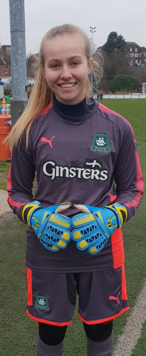 RachelFisher8's tweet photo. Ellie representing @ArgyleLFC U14s in Swansea wearing her @HOSoccer_UK gloves. @Gksouthwest @TeamTA_Sport @Balfcgirls https://t.co/ExxcNA3KRA