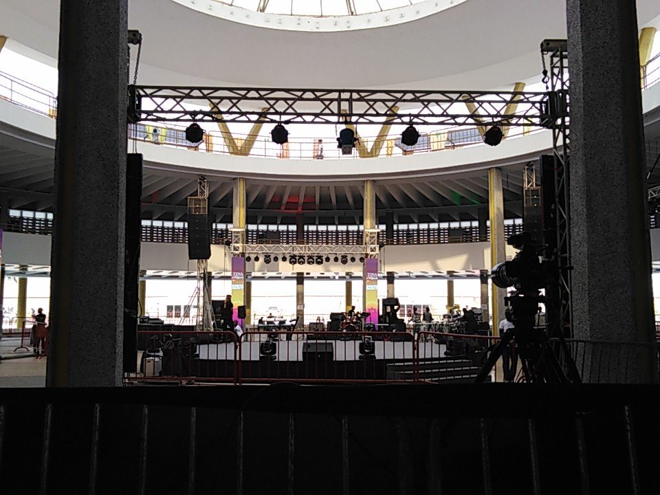 Thestageguy1's tweet photo. #TINAFest19 #KenteParty #soundcraft #vi3000 #tigertouchII #titan #cvr #midas #M32 #ev #newafrica https://t.co/4eaZ8DlYGU