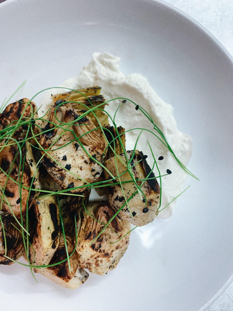 NEW ON OUR 100% PLANT BASED MENU > Cauliflower 5 ways  + grilled artichoke hearts, pickled garlic aioli 
FROM > 6pm
RES > bit.ly/LL_res
OR JUST SHOW UP > SE17 2AL