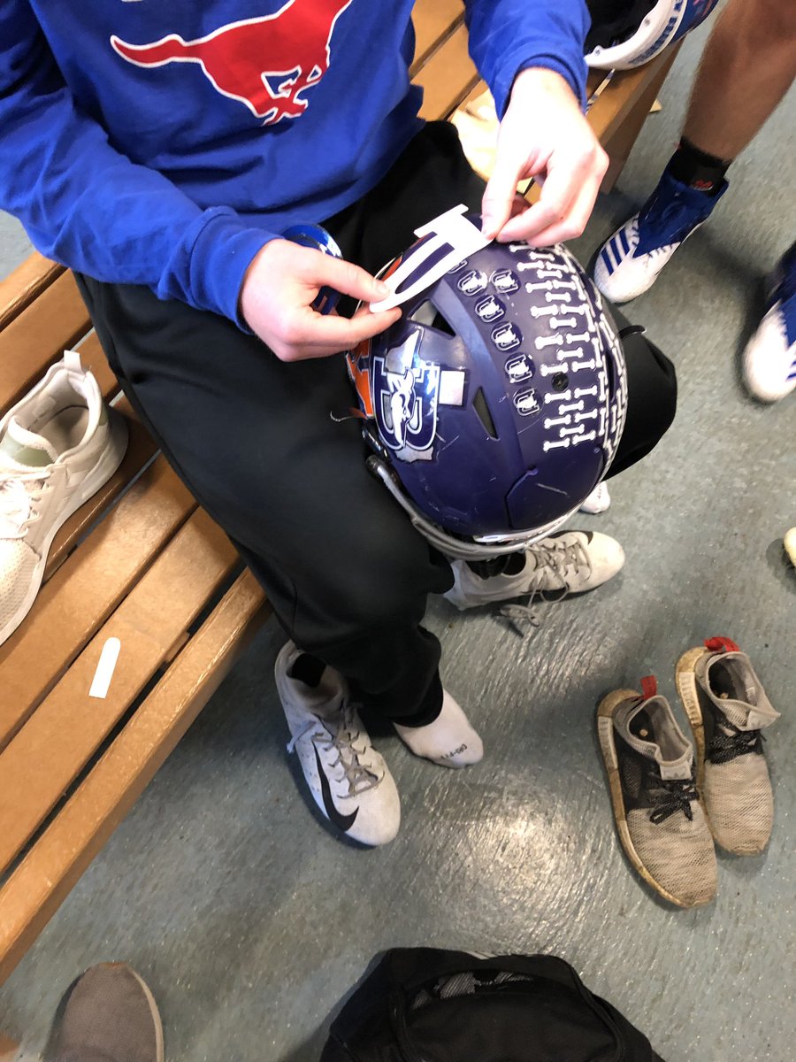 ahmulesfootball's tweet photo. Last Gold team prep for @SA_Sports All-Star Game. One of the coolest traditions, decal exchange, helps create a life-long bond. #awesome #honor #1team https://t.co/vpt0WyOPPT