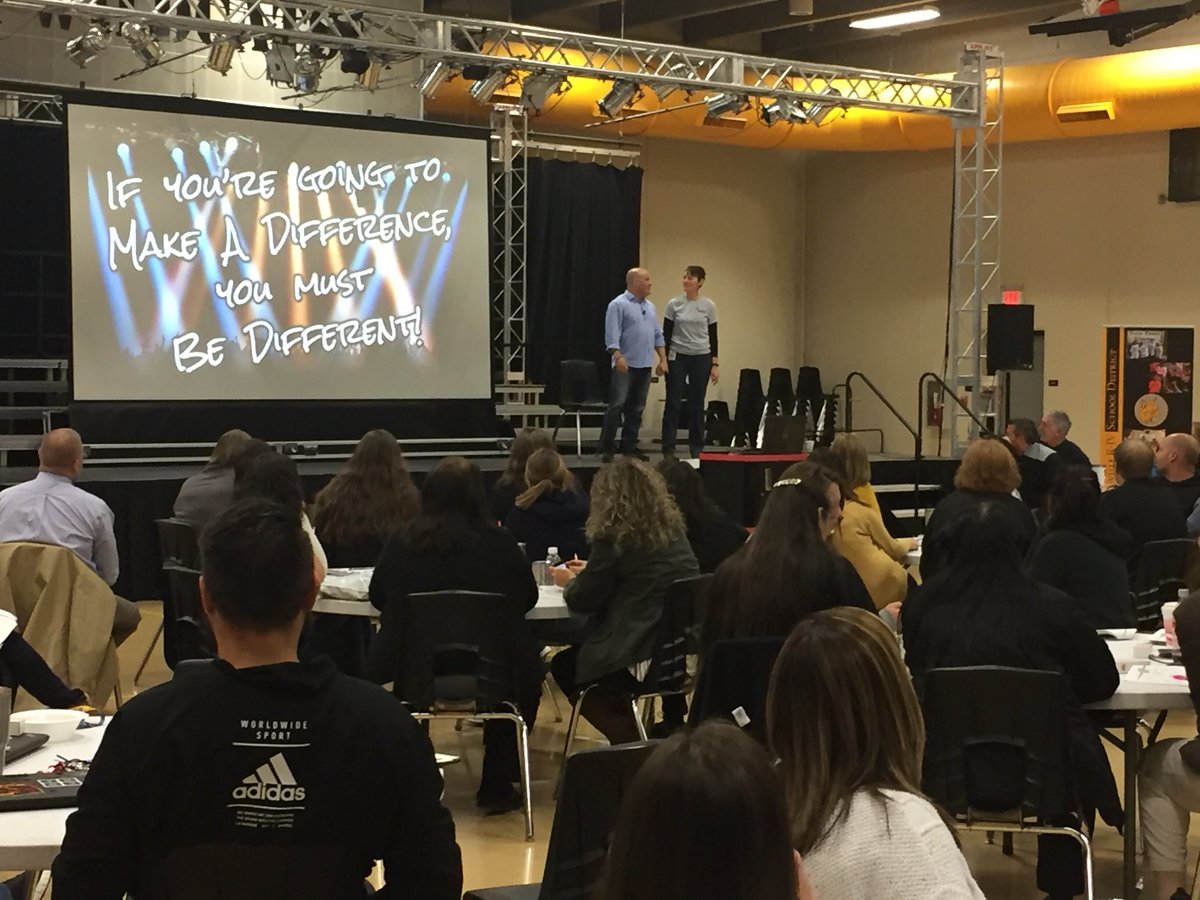 TraMitchEdD's tweet photo. Student performance is a habit. If your going to make a difference, you must be different! @halbowman #TeachLikeARockStar #catchatpd #Back2School https://t.co/wIMHsz3IOm