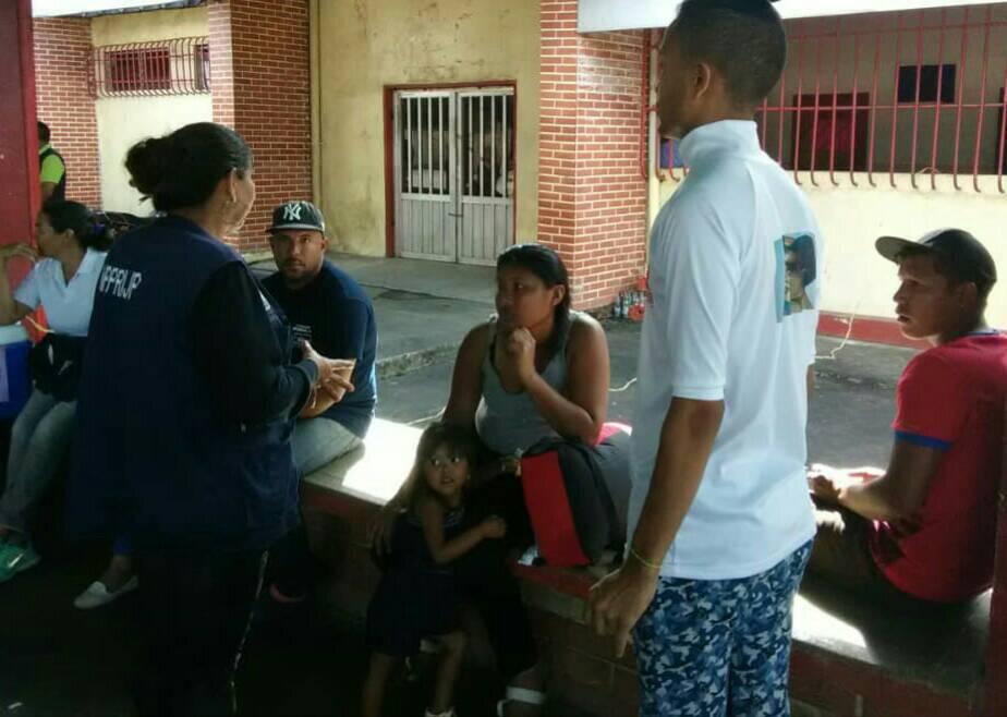 DPDDeltaAmacuro's tweet photo. #04Ene ! Desde el terminal de pasajeros #Tucupita, continua la labor preventiva por parte de los articuladores sociales de .@DPDPrevencion, quienes ofrecen atención y orientación a los usuarios y conductores desde estos espacios con la finalidad de minimizar acciones delictivas. https://t.co/sIwye6SZvH