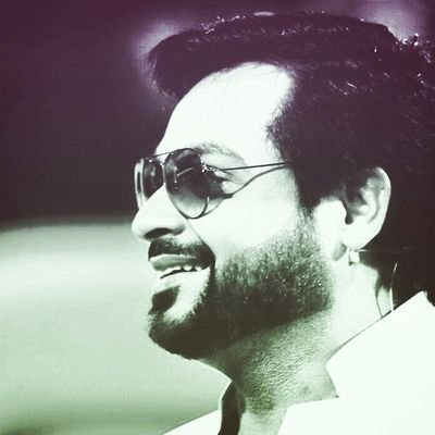 AR94556705's tweet photo. Your smile is the best👌💕💕
Allah bless you always💙💜💙💜Aameen🌿🌿
@AamirLiaquat
#NewProfilePic🔥🌊
#StayStrongALH💪
#StayBlessed😍 https://t.co/qw0nE4EGjv