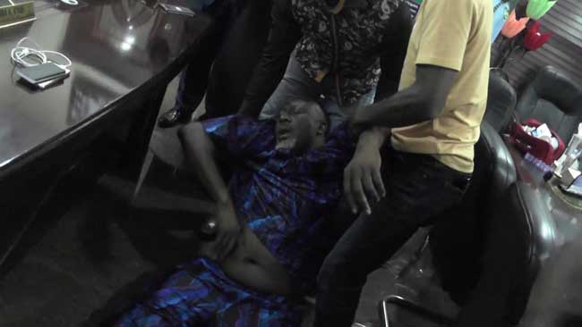 WATCH: Exclusive Video Of How Dino Melaye Was Arrested and How He Collapsed At Police Station 5 DwFZSytX4AAdTAn