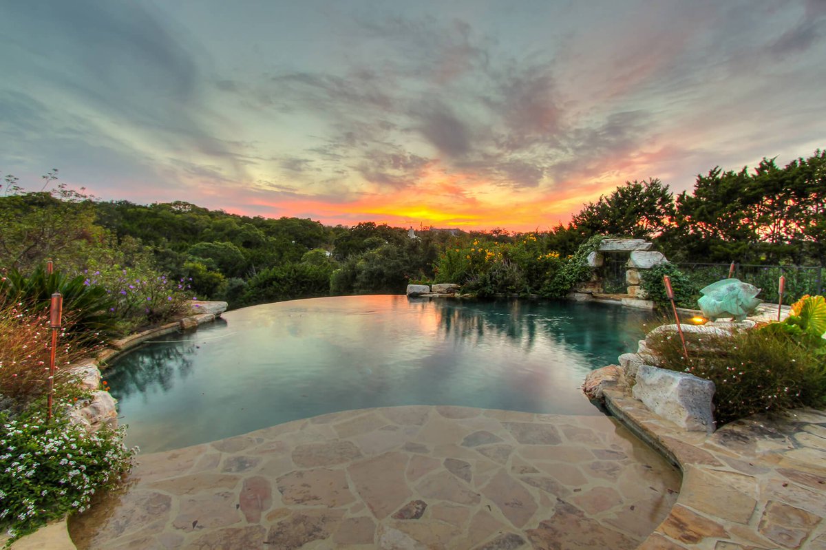 LHM_SanAntonio's tweet image. 🏊😎 Ready to build your 2019 backyard #dreampool?Contact @KeithZarsPools and get started today! Learn more: bit.ly/2SA8uxZ #infinityedge #pool #luxurypool #custompool #sanantonio #spa #waterfall