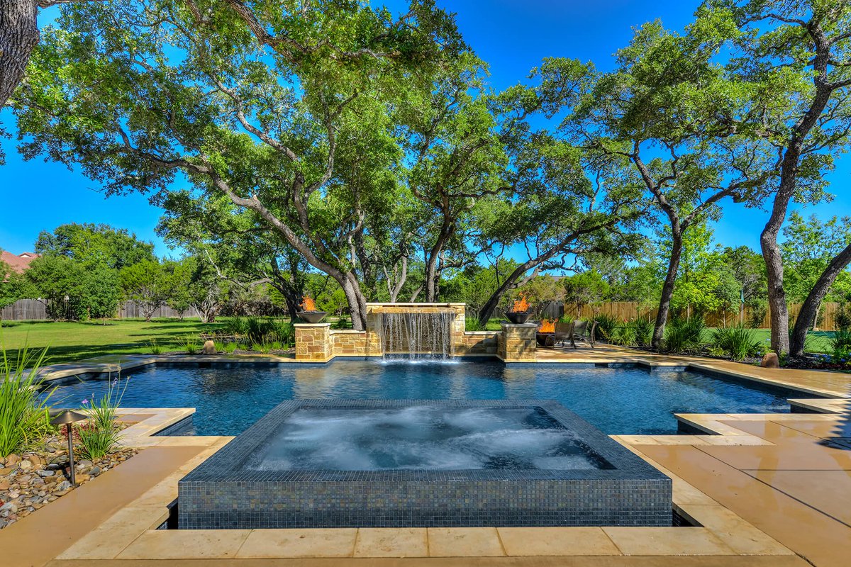 LHM_SanAntonio's tweet image. 🏊😎 Ready to build your 2019 backyard #dreampool?Contact @KeithZarsPools and get started today! Learn more: bit.ly/2SA8uxZ #infinityedge #pool #luxurypool #custompool #sanantonio #spa #waterfall