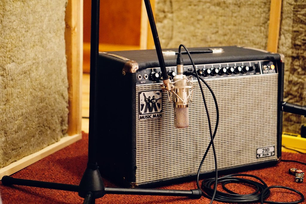 treemuseumband's tweet photo. .
.
.
.
.
#folkstyle #folkrock #indiemusician #originalsong #recording #newmusic #churcharchitecture #delhiontario #acoustic ##guitarstagram #knowyourtone #musicalnation #unsignedartist #studioporn #torontomusic #b&W #neumann #sixstringsdaily https://t.co/6nBf91kYRK