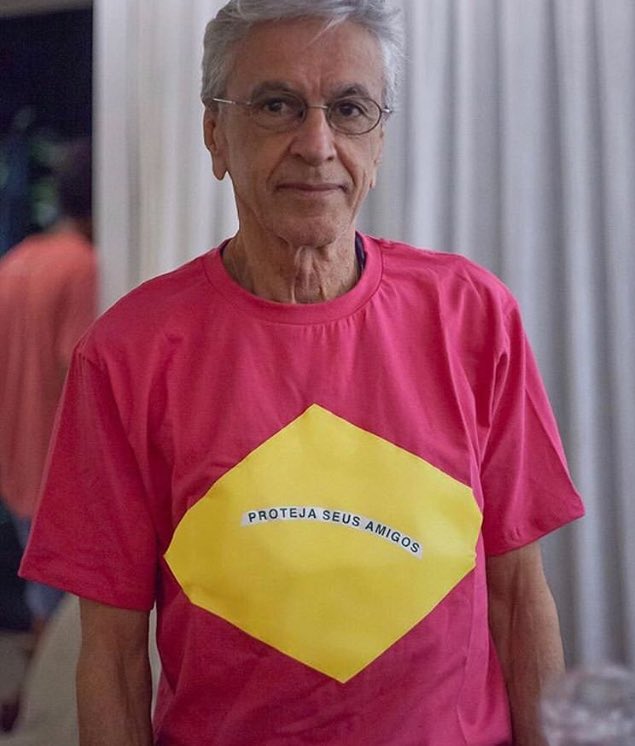 eugenioglezcrem's tweet photo. La nueva ministra de Familia de Brasil lanza: Los niños de azul, las niñas de rosa. Y @caetanoveloso les contesta con esta foto. Caetano siempre siempre siempre me representa. https://t.co/fFWNgltTkF