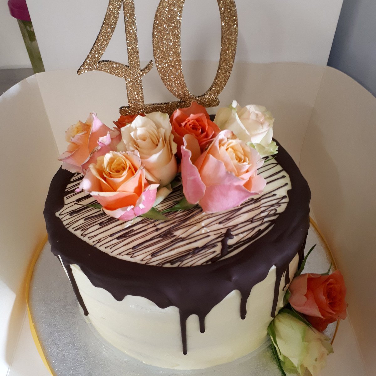 CaffeNo3's tweet photo. 😍😍😍😍 white choc and raspberry  all #vegan #cake #dairyfree #eggfree #caffeno3 #crueltyfree 
https://t.co/jZkd4xETRH https://t.co/Bp1xQy5Qzs